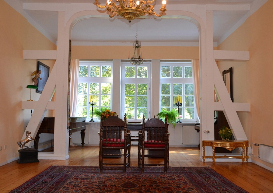 Fensterblick Gartenzimmer Gutshof