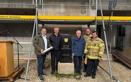 Gründungsstein und Zeitkapsel für das neue Feuerwehrhaus Eldagsen