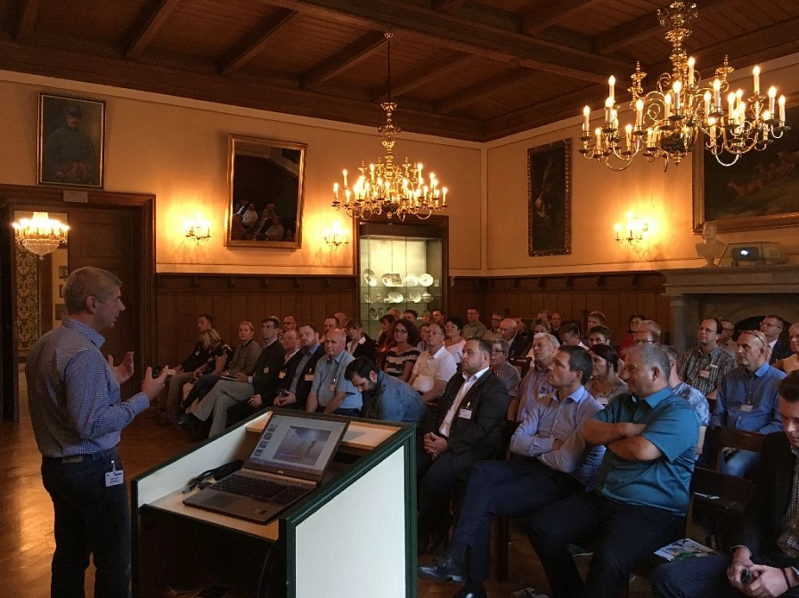 Jagdschloss1_web.jpg
