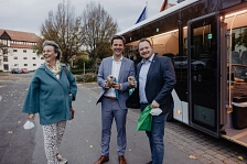 Regionstour- Zustieg von Bürgermeister Christian Springfeld und Delegation in Springe